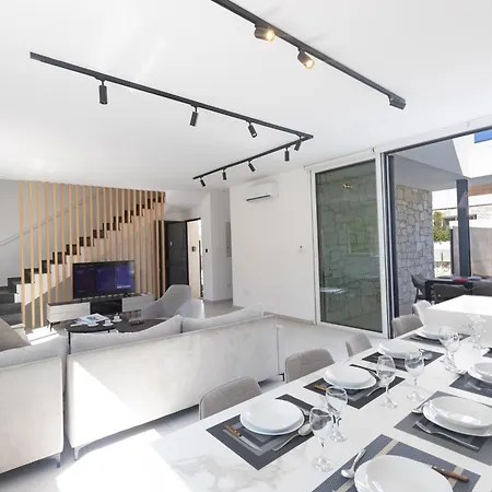 Kube Luxury Vila *