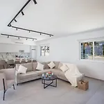 Kube Luxury Villa *
