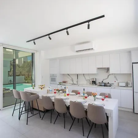 Kube Luxury Villa Ayía Nápa