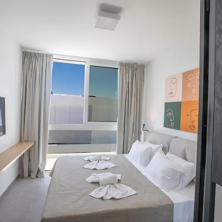 Kube Luxury * איה נאפה