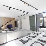 Kube Luxury Villa *