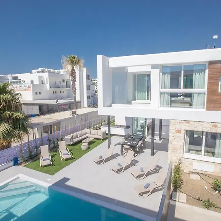 Kube Luxury Villa *