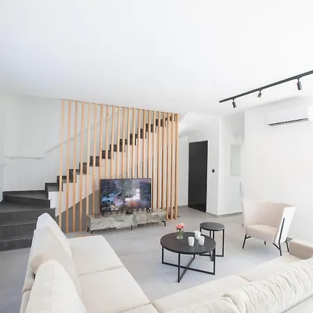 Kube Luxury Ajia Napa