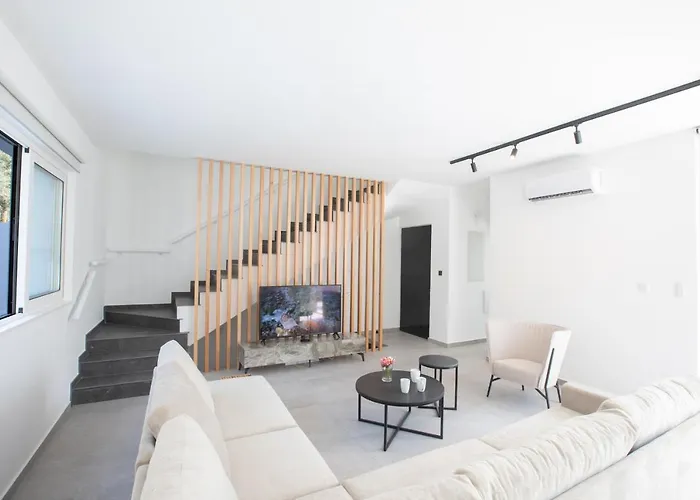 Kube Luxury 아이아 나파